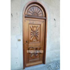 Kabartmalı Koyu Renk Oval Ahşap Kapı ÇK2046